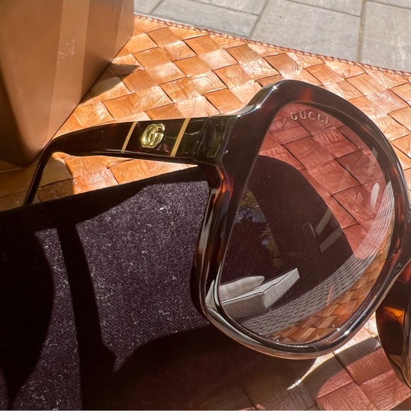 GUCCI Tortoise Shell Square Sunglasses / GG0765S - Picture 4 of 15